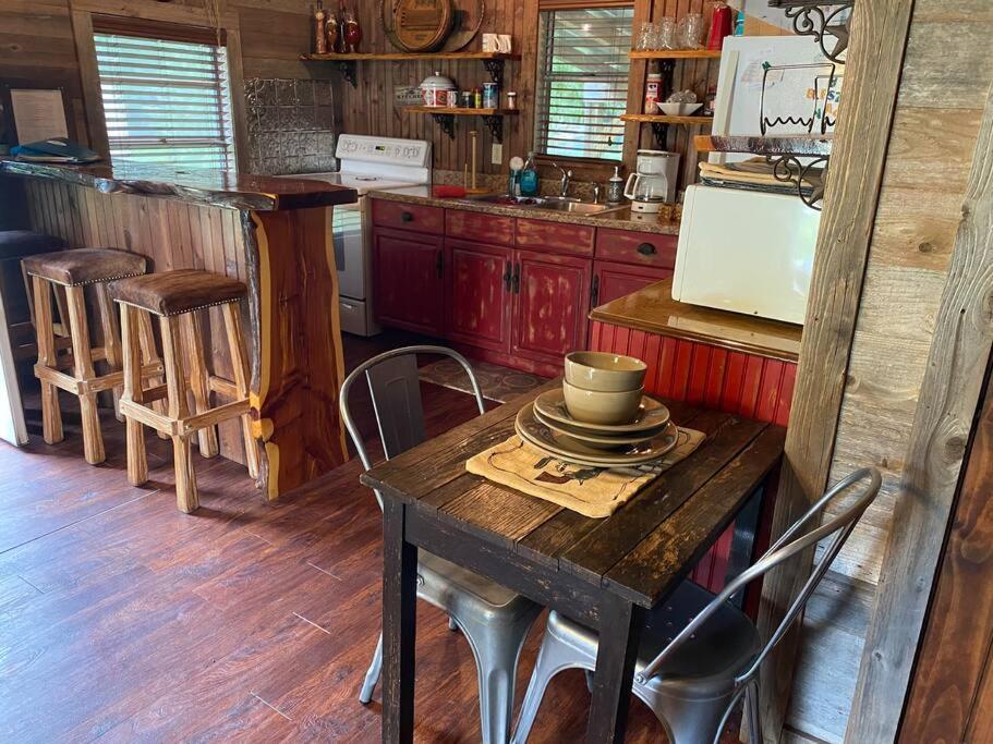 8Th St. Cowboy Haus I Biker Friendly I River Бандера Екстериор снимка