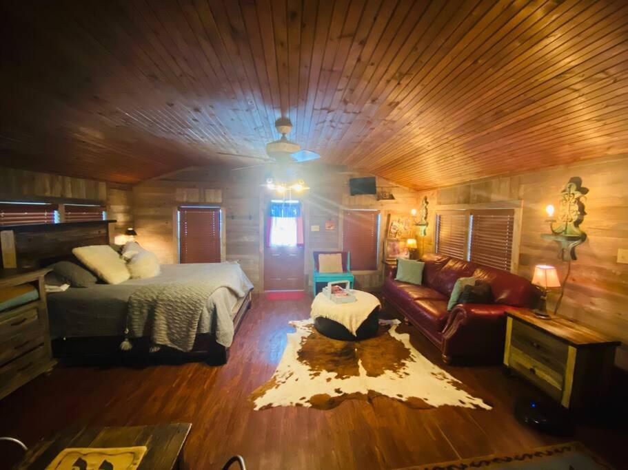 8Th St. Cowboy Haus I Biker Friendly I River Бандера Екстериор снимка