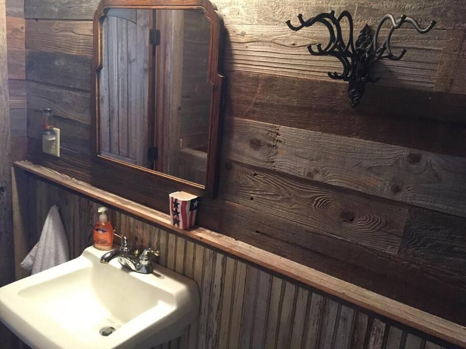8Th St. Cowboy Haus I Biker Friendly I River Бандера Екстериор снимка