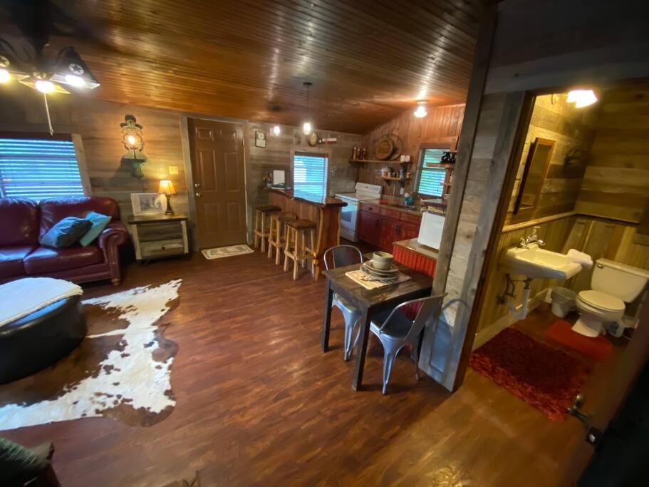 8Th St. Cowboy Haus I Biker Friendly I River Бандера Екстериор снимка