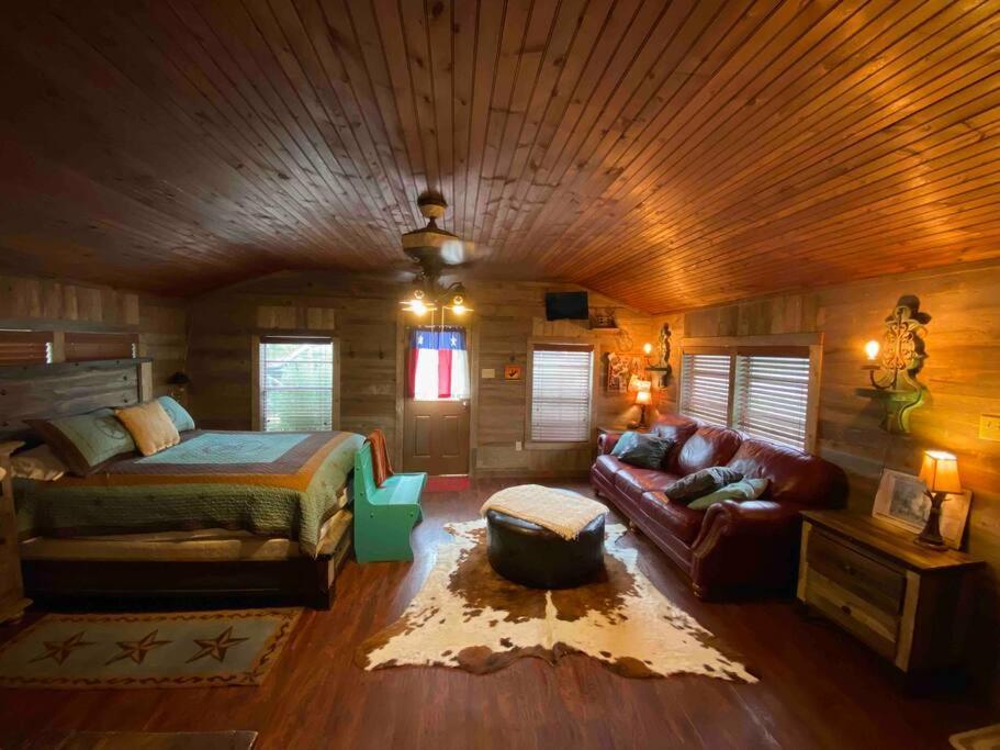 8Th St. Cowboy Haus I Biker Friendly I River Бандера Екстериор снимка